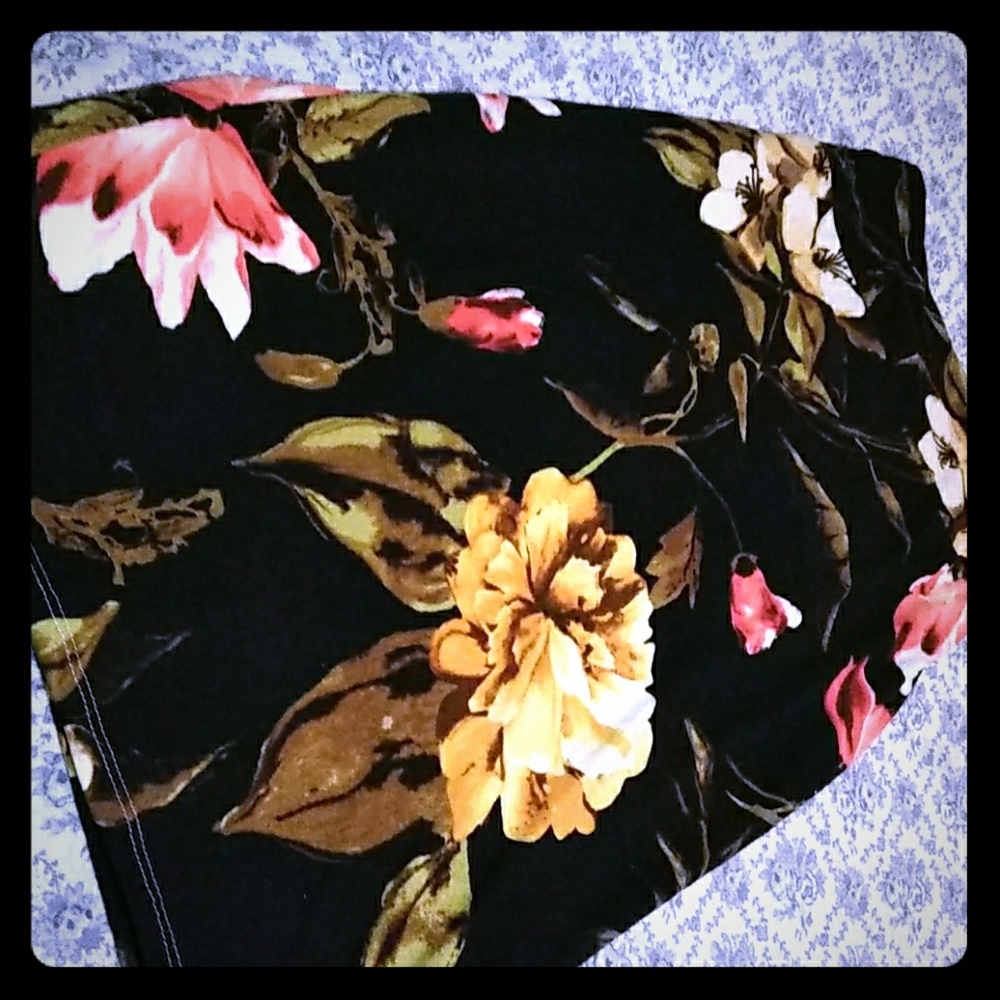 High waisted flower pencil skirt